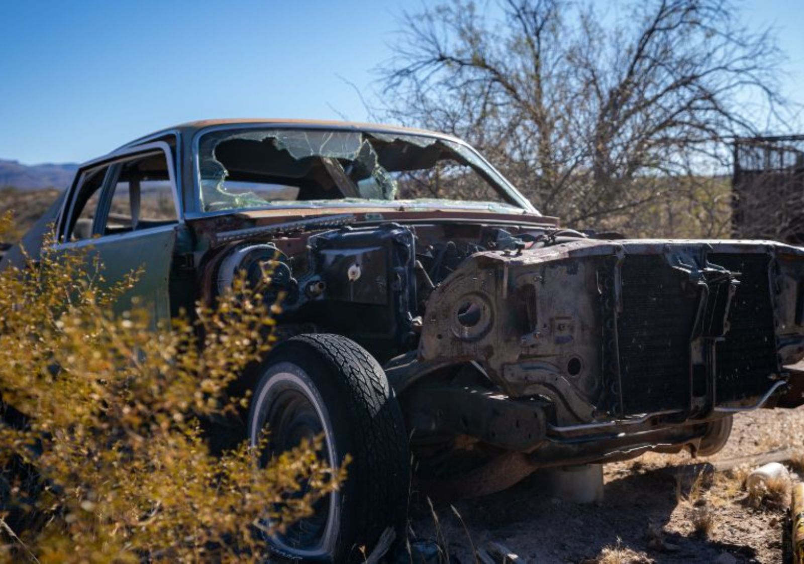 Old abandoned vehicle waiting for junk car removal in Deltona, FL