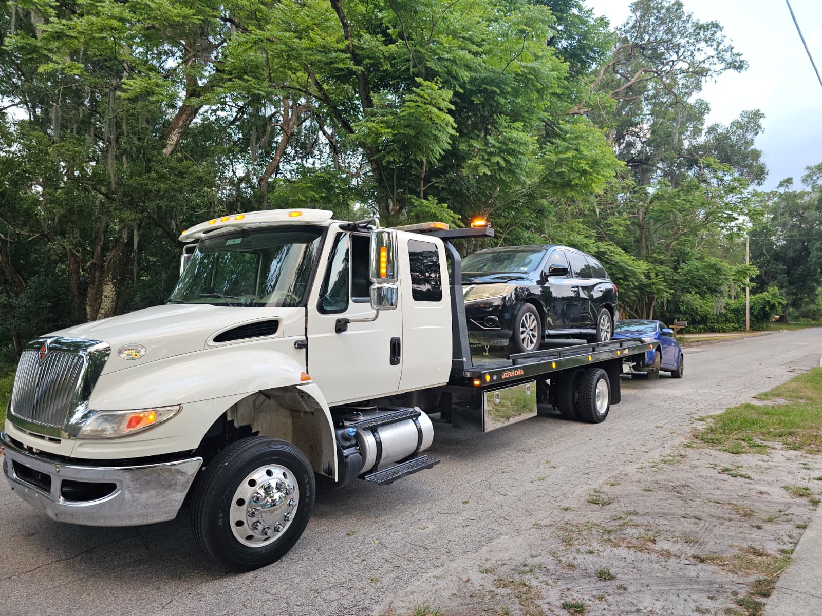 cash for junk cars towing service picking up vehicle in Central Florida